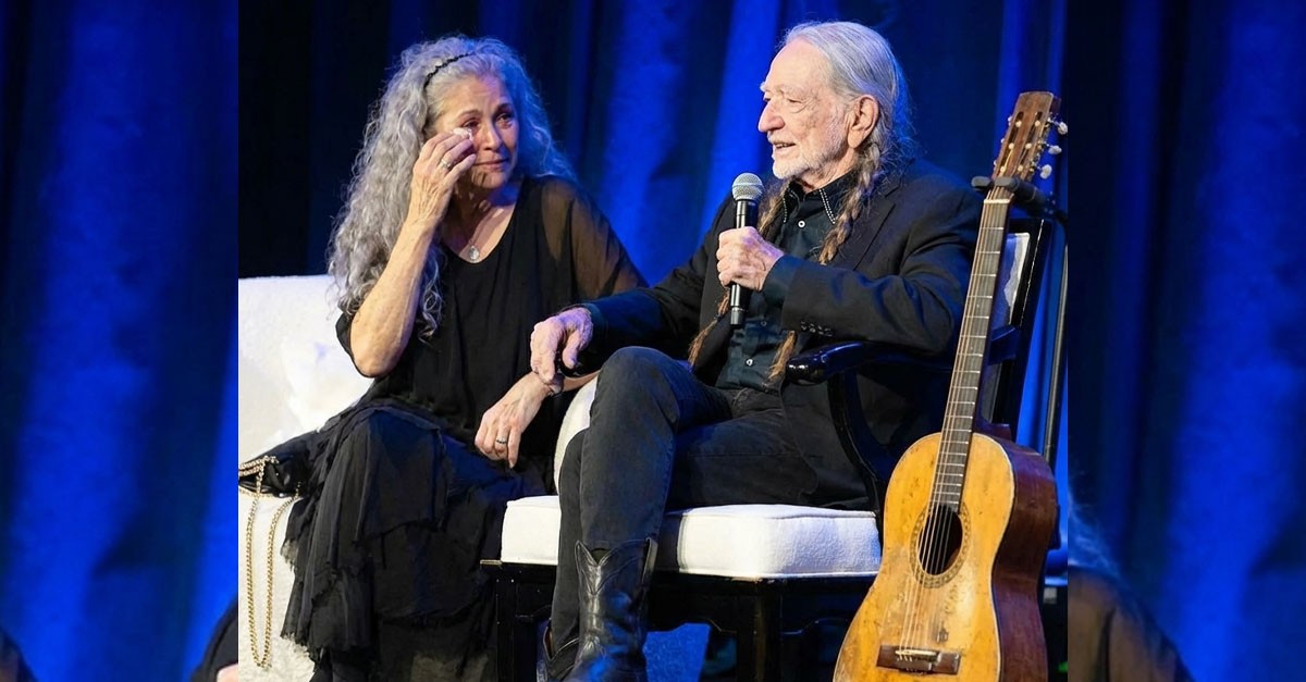 "A rare moment on stage": Willie Nelson and his heartfelt message moved 10,000 audience members to tears.