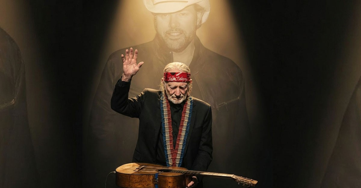 Thank you, Willie, tears have fallen, a wonderful and emotional song: Willie Nelson releases "Brotherhood Across Lifetimes" for Toby Keith as a silent farewell.
