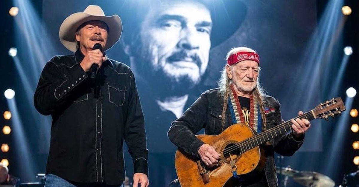 Music legends gather: Alan Jackson and Willie Nelson pay tribute to country music legend.