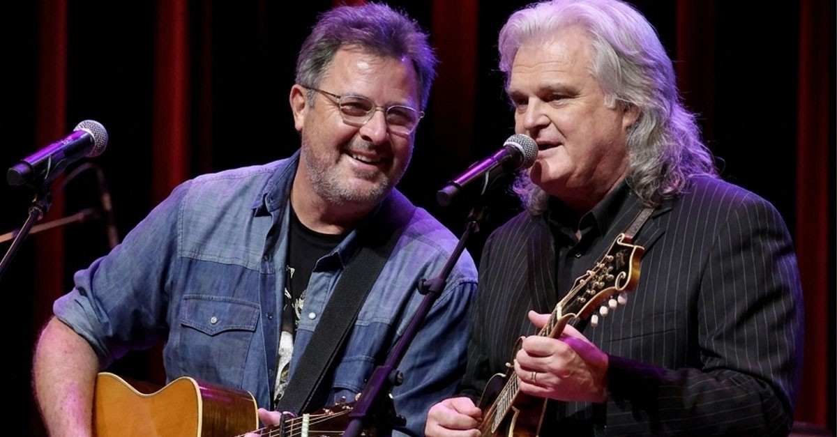The Heartfelt Silence of Vince Gill: A Reflection on Grief and Music, A Stage for Reverence