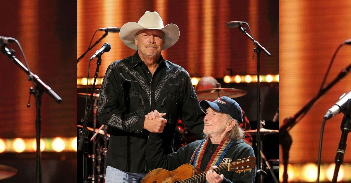 A Moment in Time: Alan Jackson and Willie Nelson’s Unforgettable Performance, A Journey Through Memory