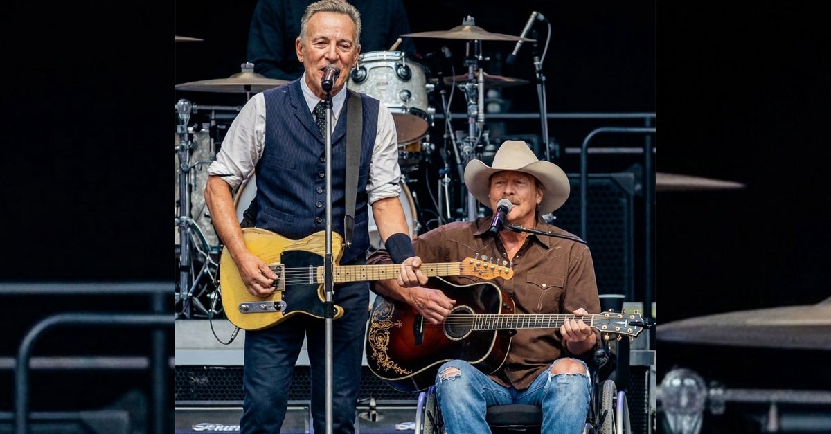 The Unlikely Journey of Clive Davis in Country Music: Paving the Way for Alan Jackson and Beyond