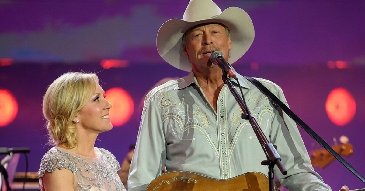 Alan Jackson’s Last Concert: A Poignant Farewell at Nissan Stadium, The Significance of “Remember When”