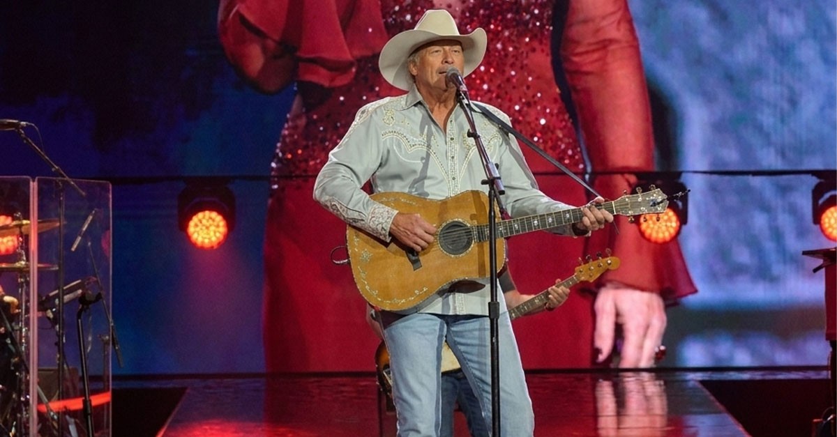 A Kindred Spirit: Reba McEntire Didn’t Need to Stand Beside Alan Jackson to Make the Moment Feel Personal