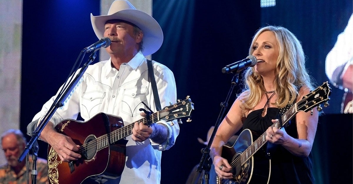 A Moment of Reflection: Alan Jackson’s Farewell Concert in Nashville, A special connection of Lee Ann Womack