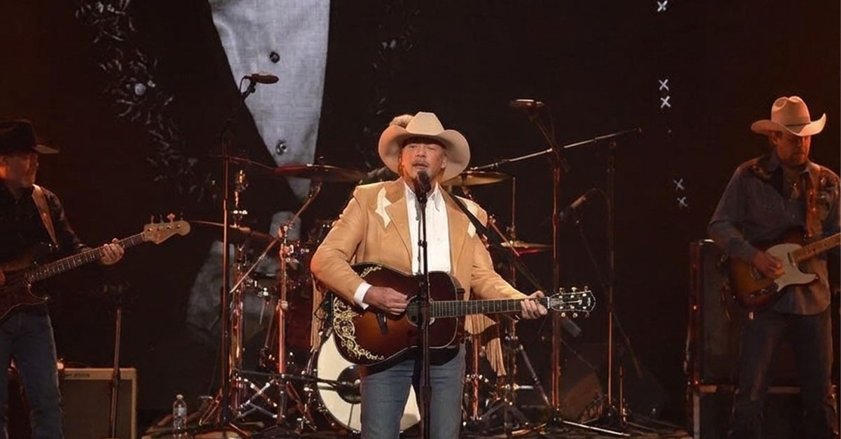 Farewell to an Era: Alan Jackson Completes His Last Full Length Performance, A Shift in the Country Music Landscape