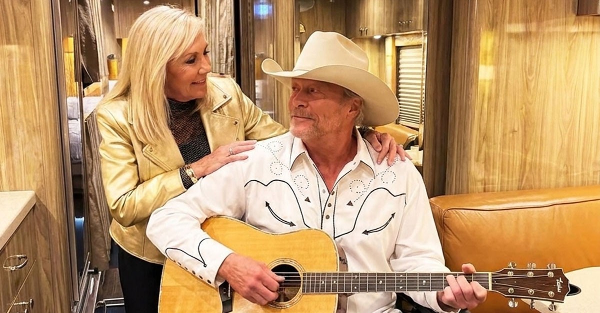 A Love Story Begins: The Man Who Could Once Fill Stadiums, Alan Jackson’s Journey with Denise by His Side
