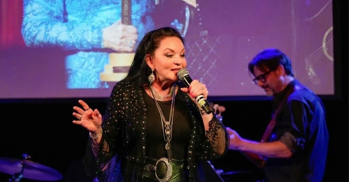 A New Era in Country Music: The Legacy of Loretta Lynn and the Emergence of Crystal Gayle, A Harmonious Journey of Self-Discovery