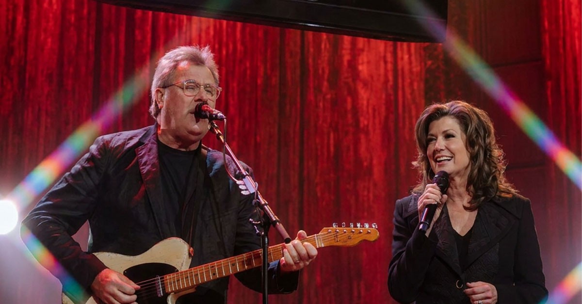 Tears and Triumph: Vince Gill's Heartfelt Tribute to Dolly Parton, A Celebration of Life and Music